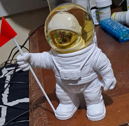 Statuina astronauta tuta
